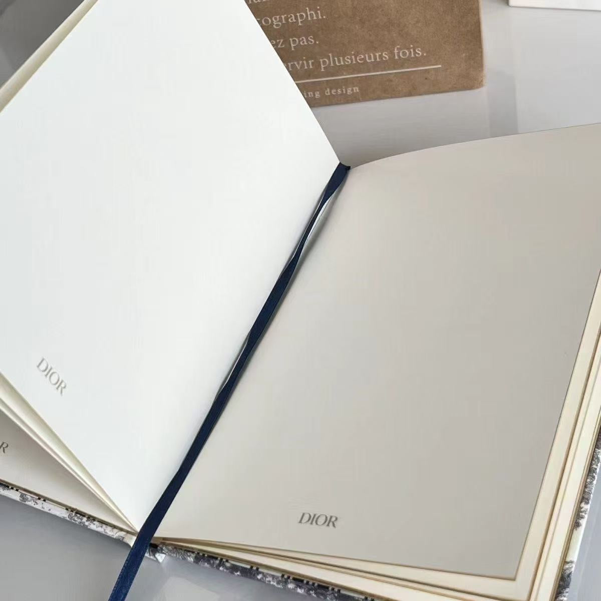 Di luxury gold line notebook